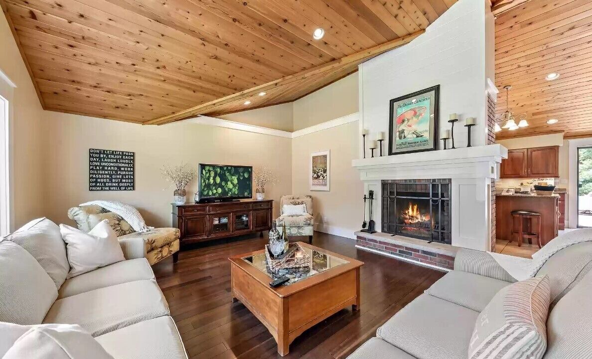 Photo of Livingroom in Shorewood-Tower Hills-Harbert