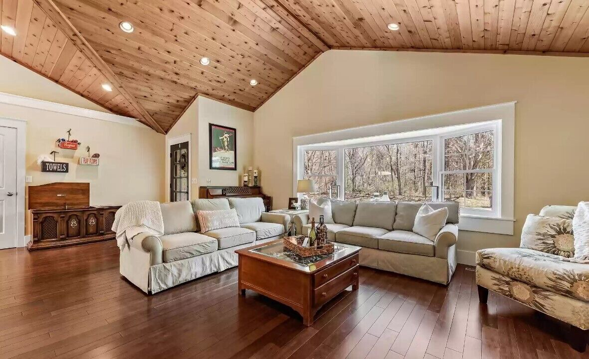 Photo of Livingroom in Shorewood-Tower Hills-Harbert