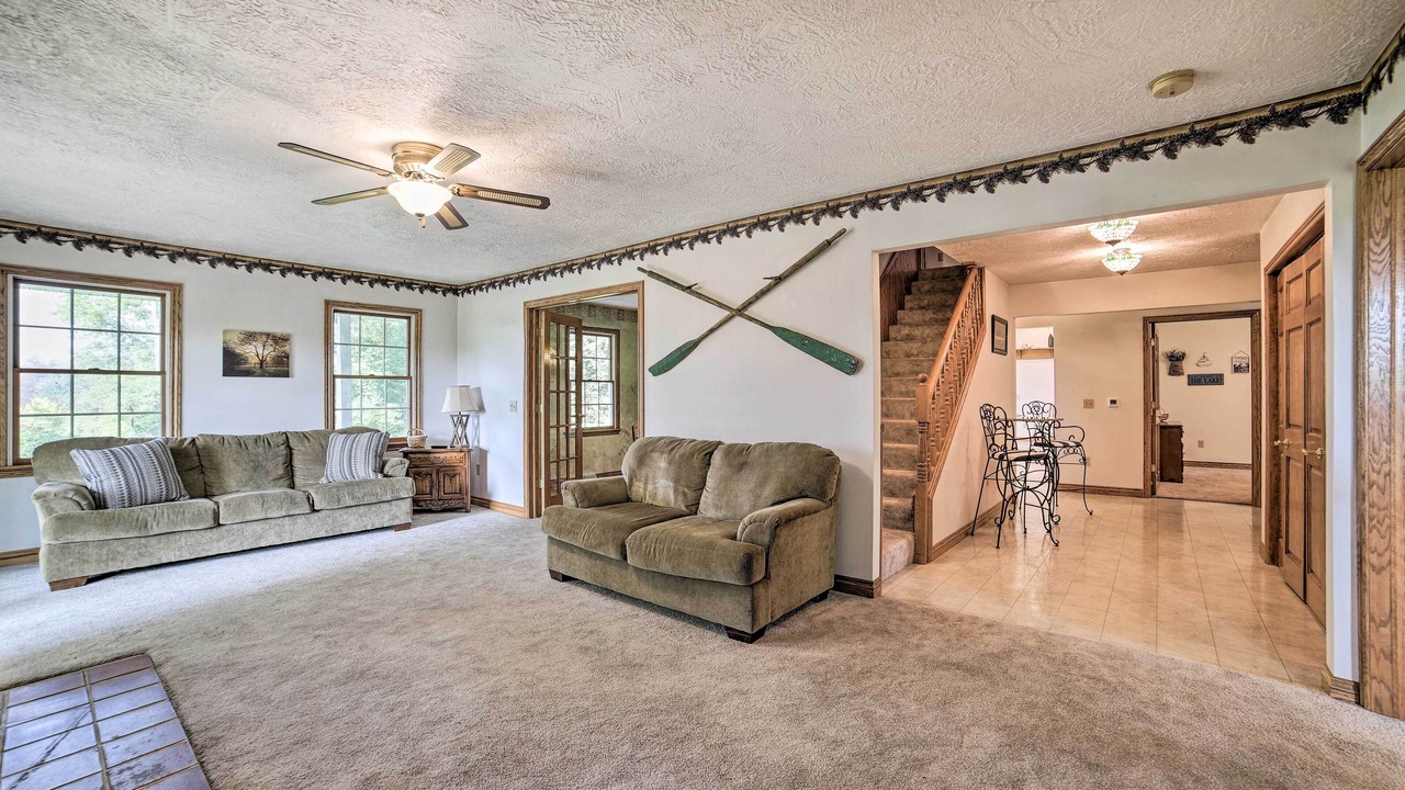 Photo of Livingroom in Bronson