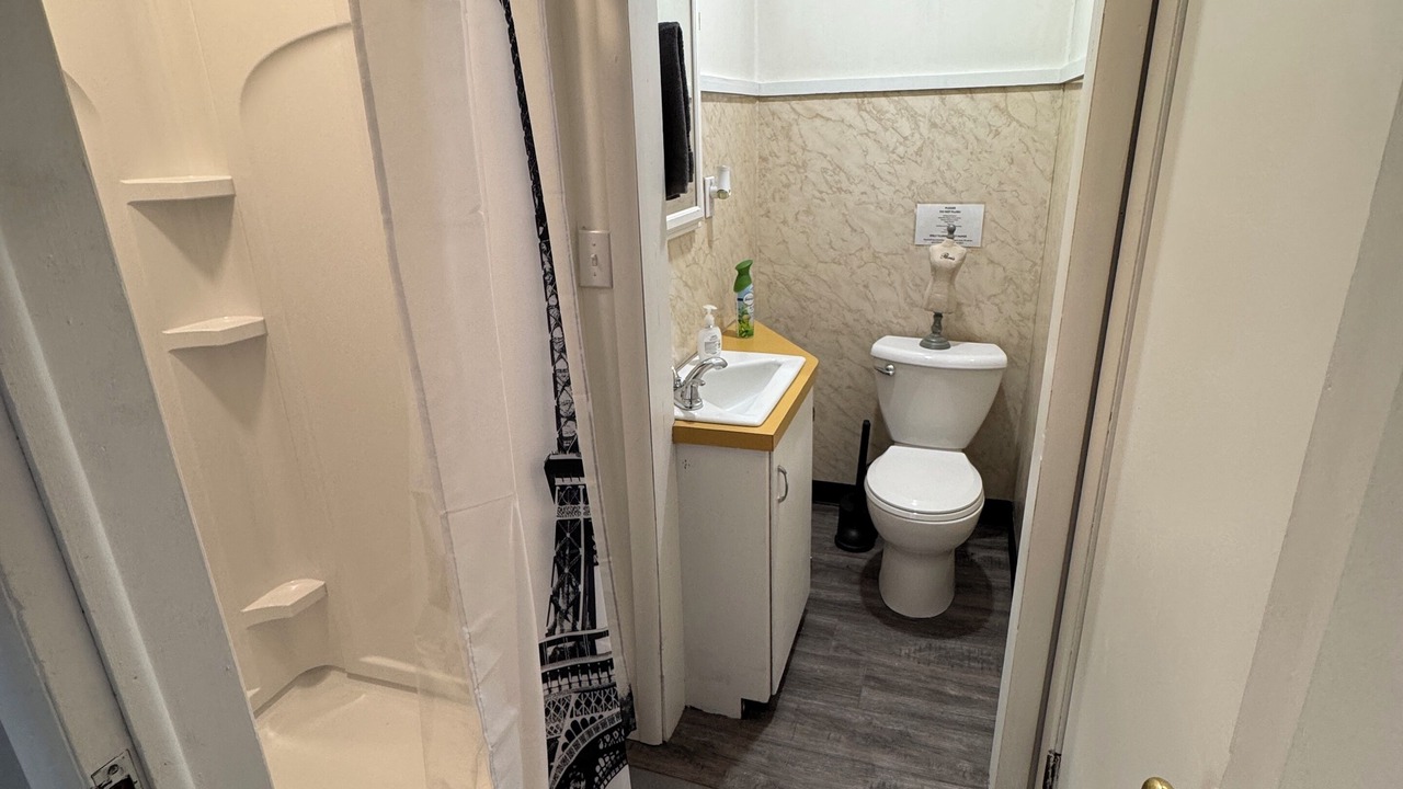 Photo of Bathroom in Westside Connection