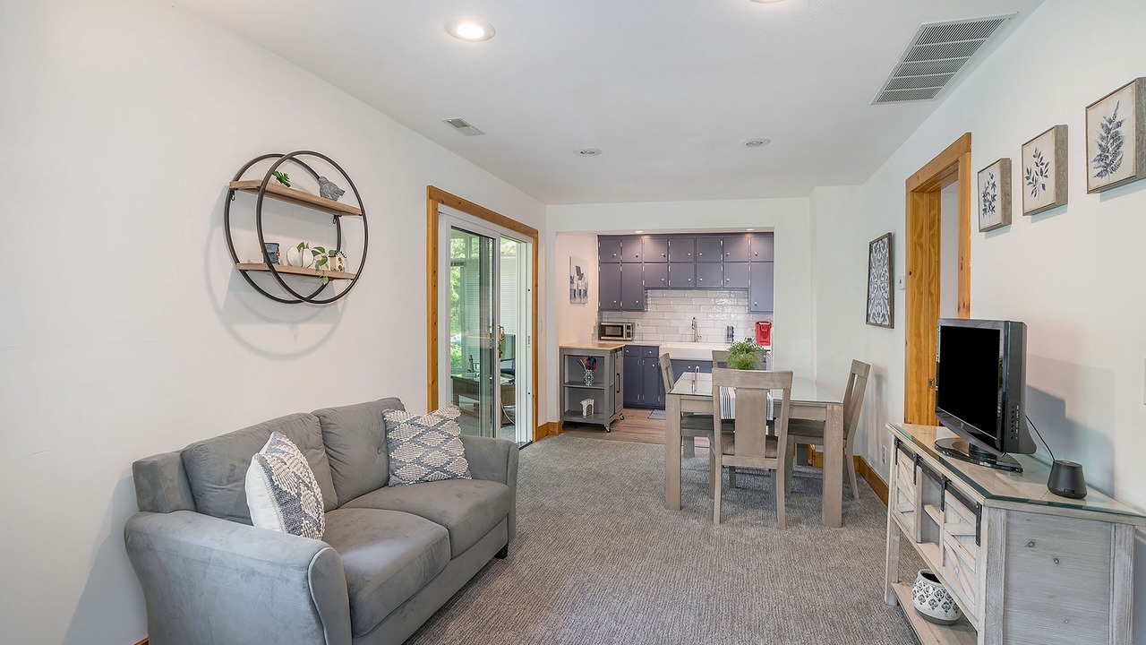 Photo of Livingroom in Shorewood-Tower Hills-Harbert
