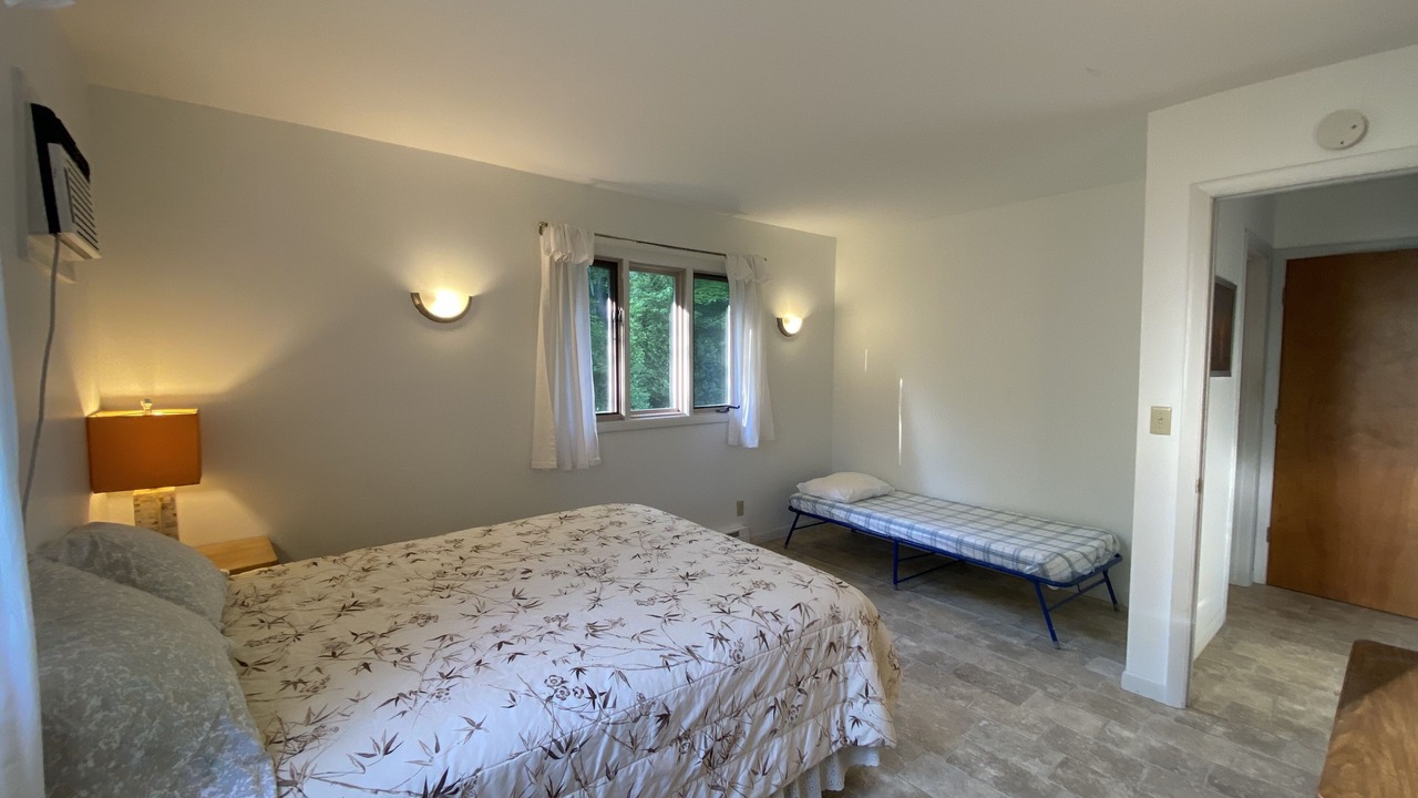 Photo of Bedroom in Lakeside