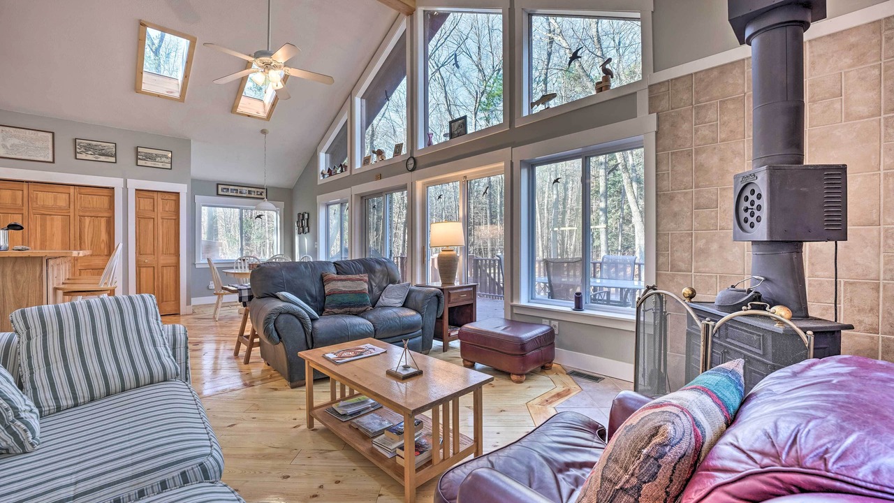 Photo of Livingroom in Montague