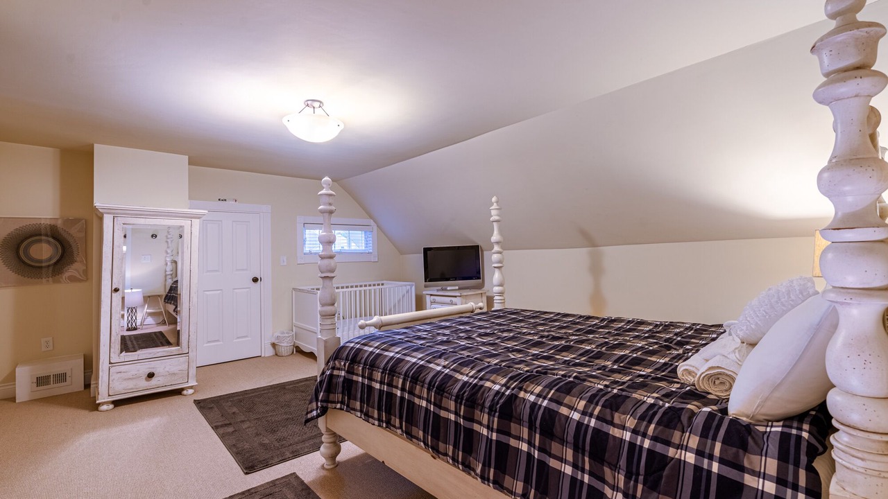 Photo of Bedroom in South Haven