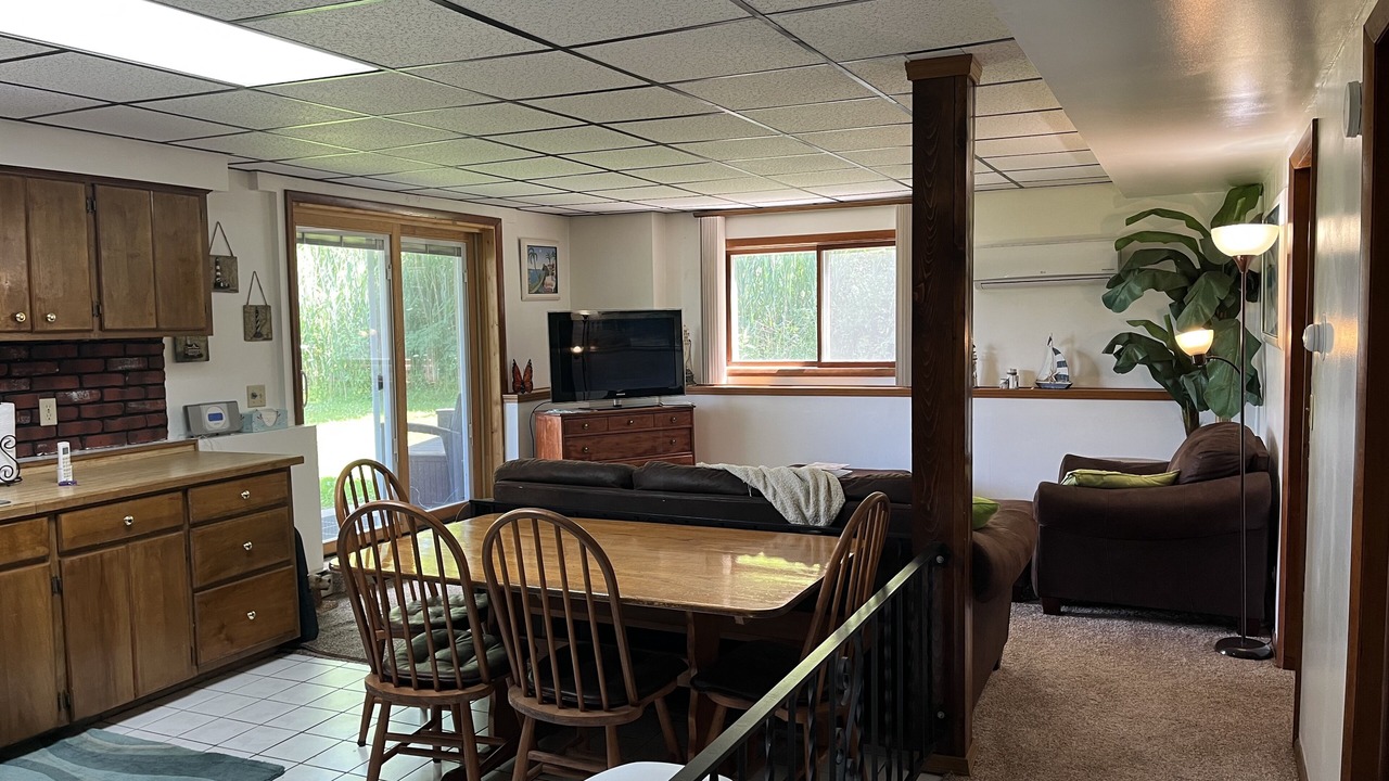 Photo of Livingroom in East Leroy