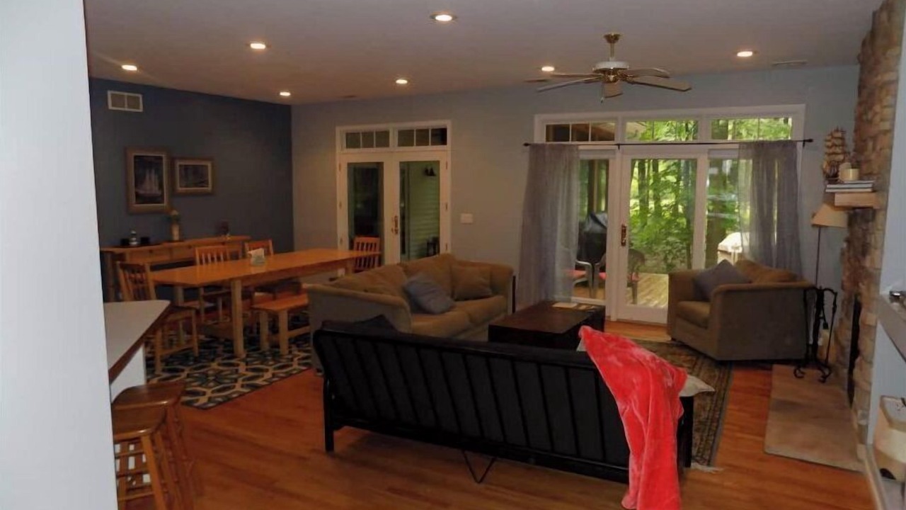 Photo of Livingroom in Shorewood-Tower Hills-Harbert