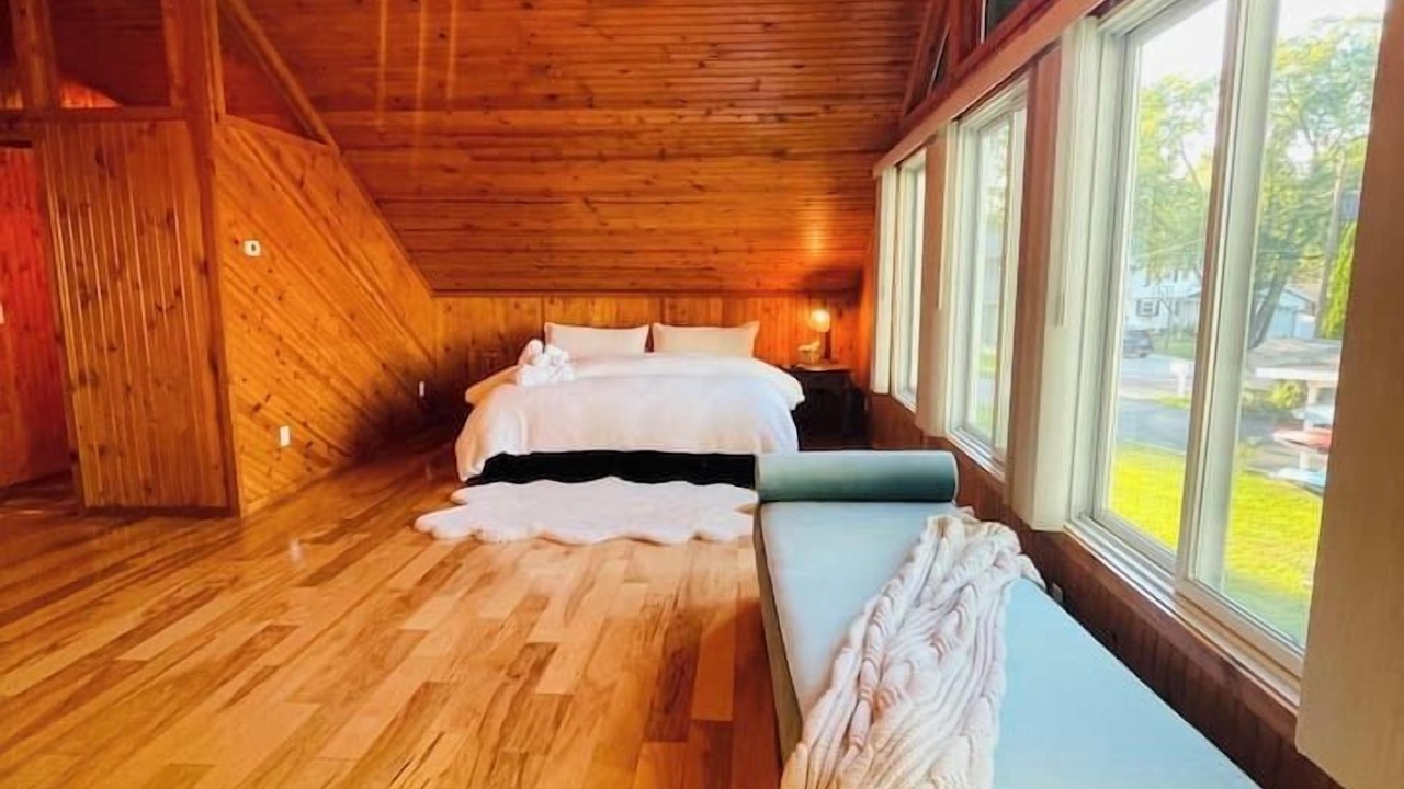 Photo of Bedroom in Paw Paw Lake