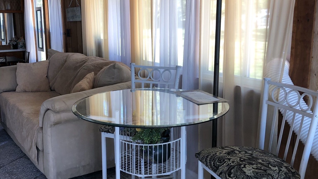 Photo of Livingroom in East Leroy