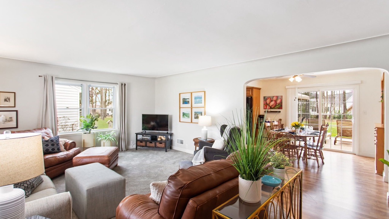 Photo of Livingroom in Waukazoo Woods