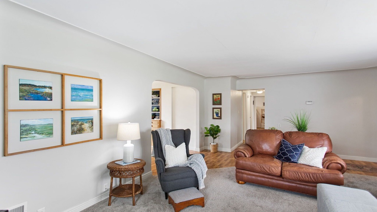 Photo of Livingroom in Waukazoo Woods