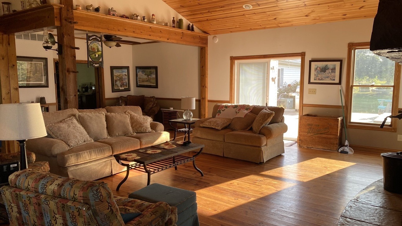 Photo of Livingroom in Rolling Prairie