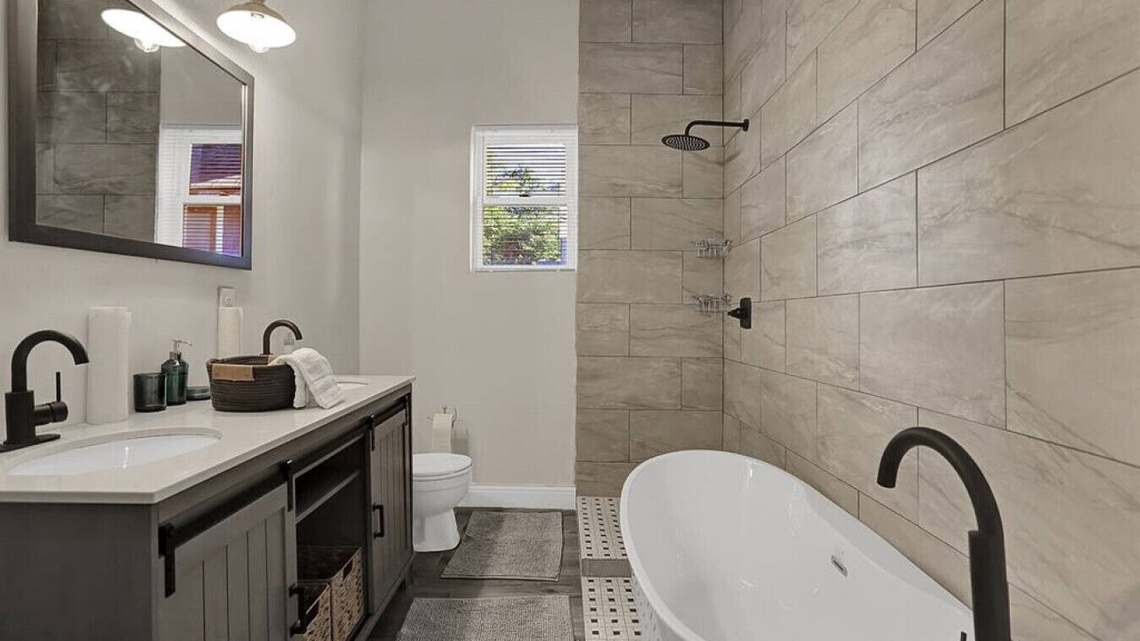 Photo of Bathroom in Fountain Square