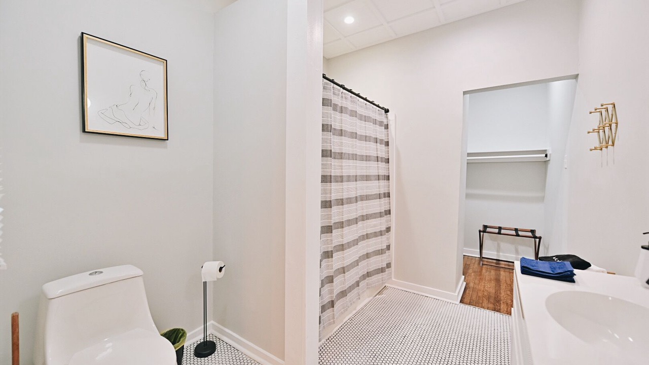Photo of Bathroom in Babe Denny