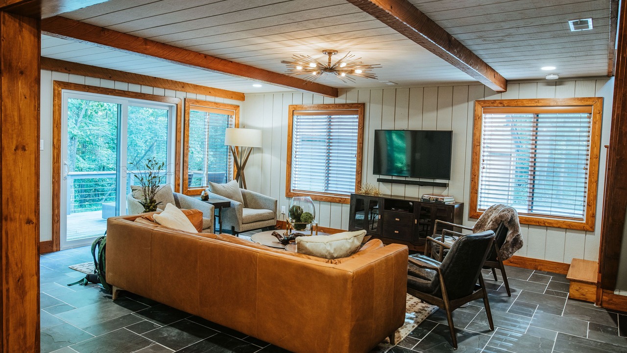 Photo of Livingroom in Helmsburg