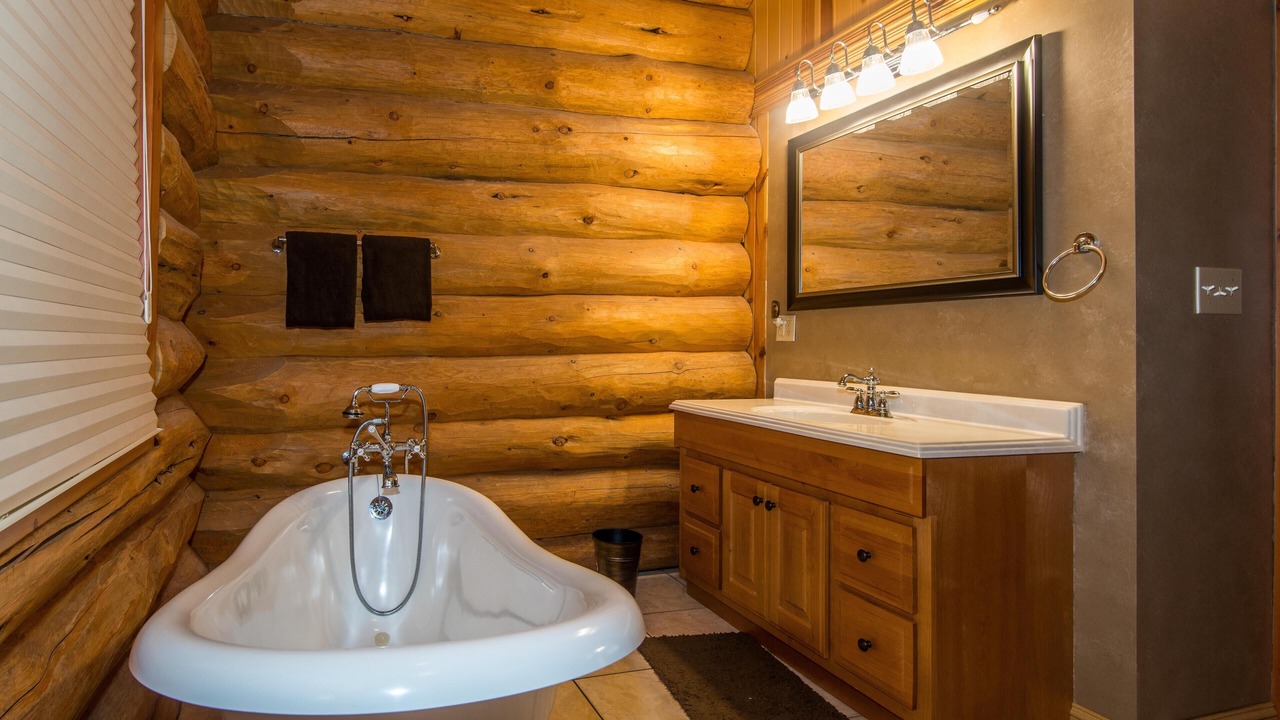 Photo of Bathroom in Gnaw Bone