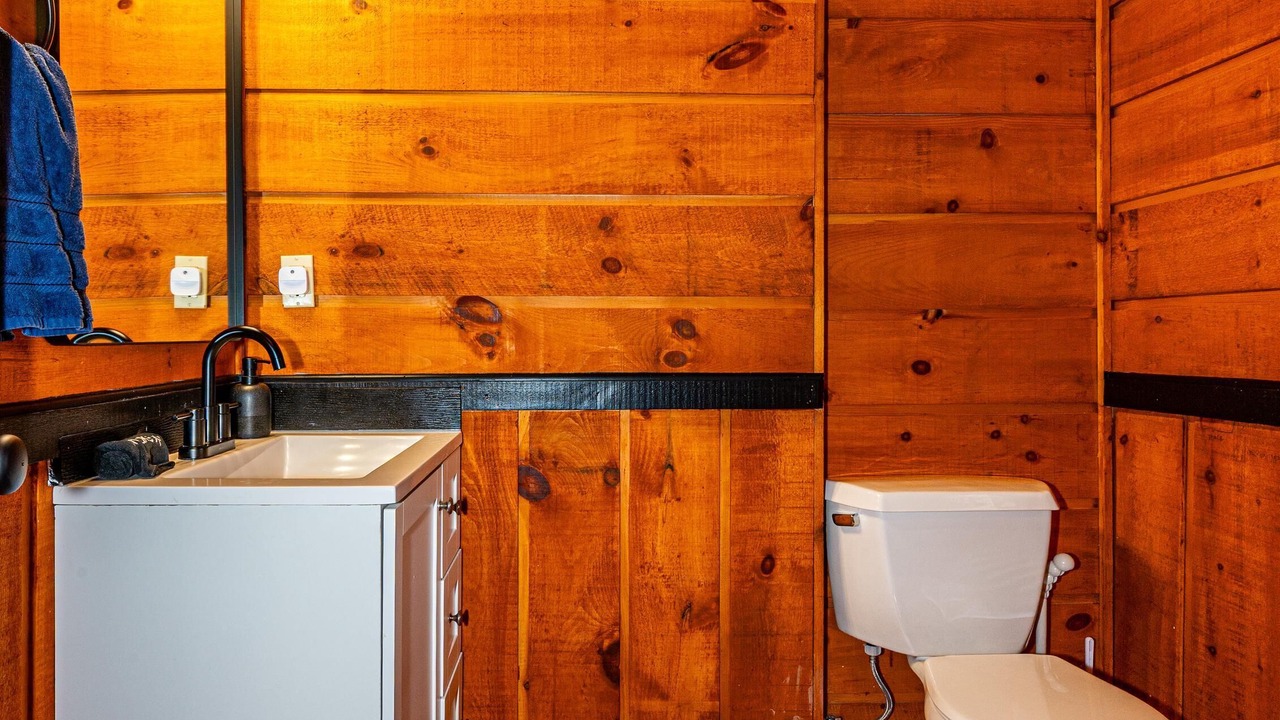 Photo of Bathroom in Gnaw Bone