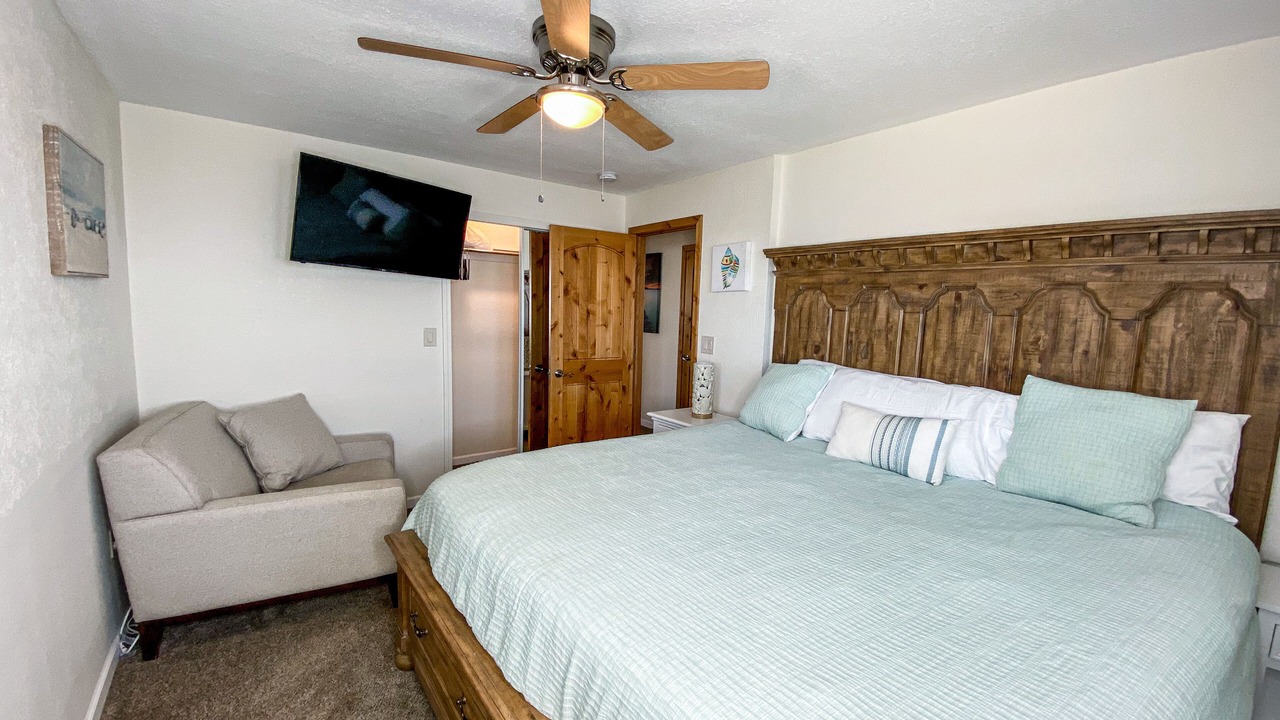 Photo of Bedroom in Oak Harbor
