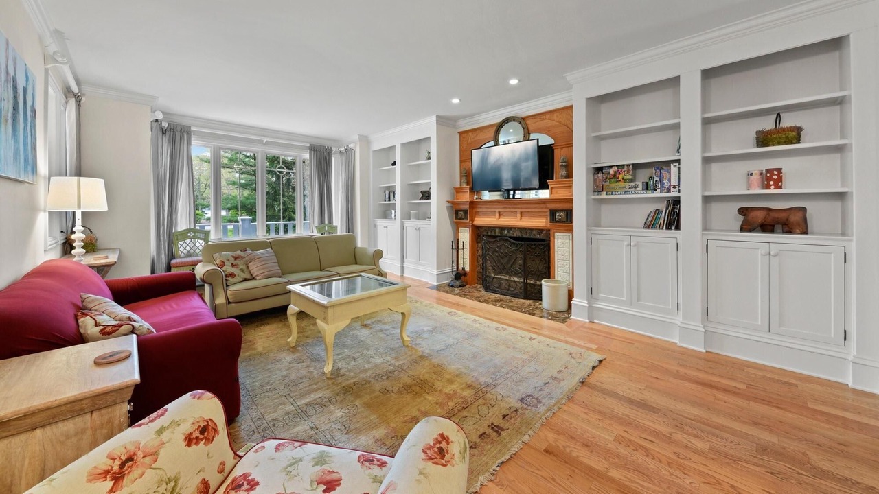 Photo of Livingroom in Grand Beach
