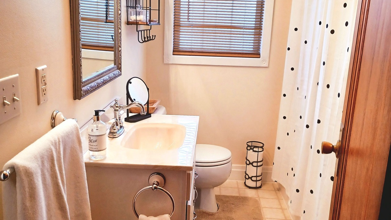 Photo of Bathroom in Roseland