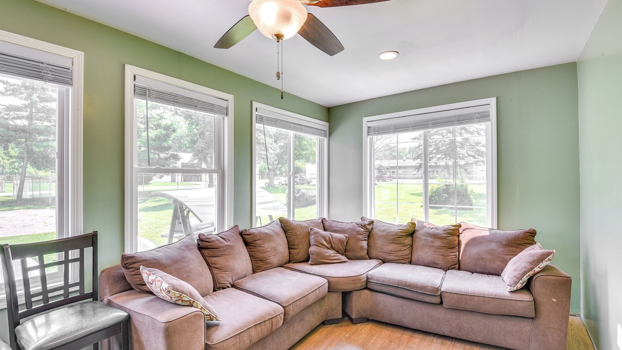 Photo of Livingroom in Shorewood-Tower Hills-Harbert