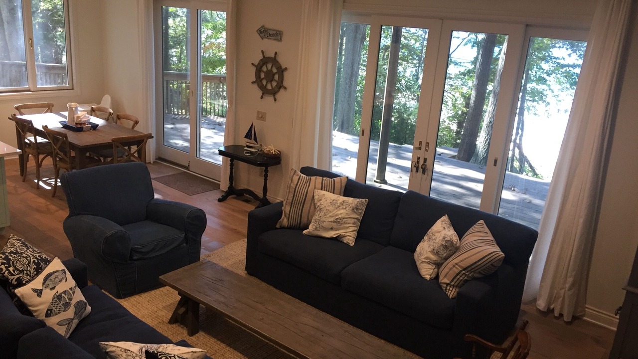 Photo of Livingroom in Montague