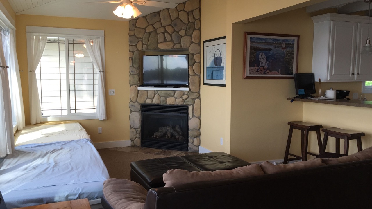 Photo of Livingroom in Delton