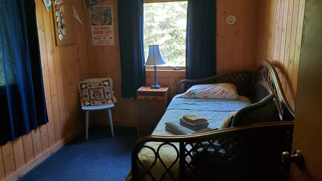 Photo of Bedroom in Kewadin