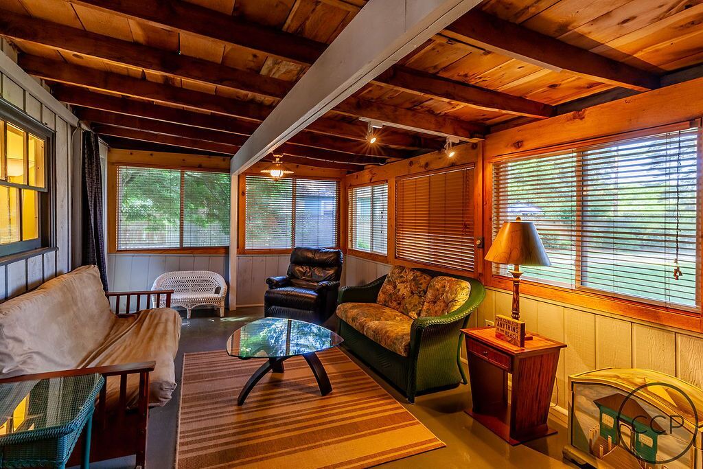 Photo of Livingroom in Montague