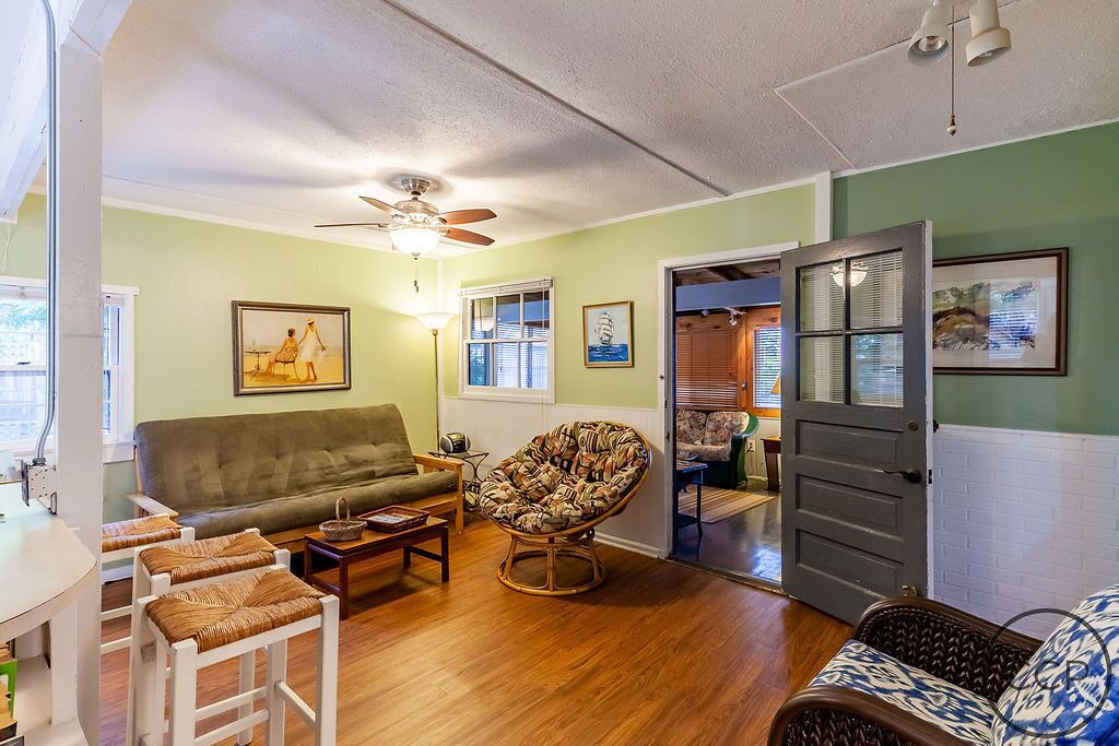 Photo of Livingroom in Montague