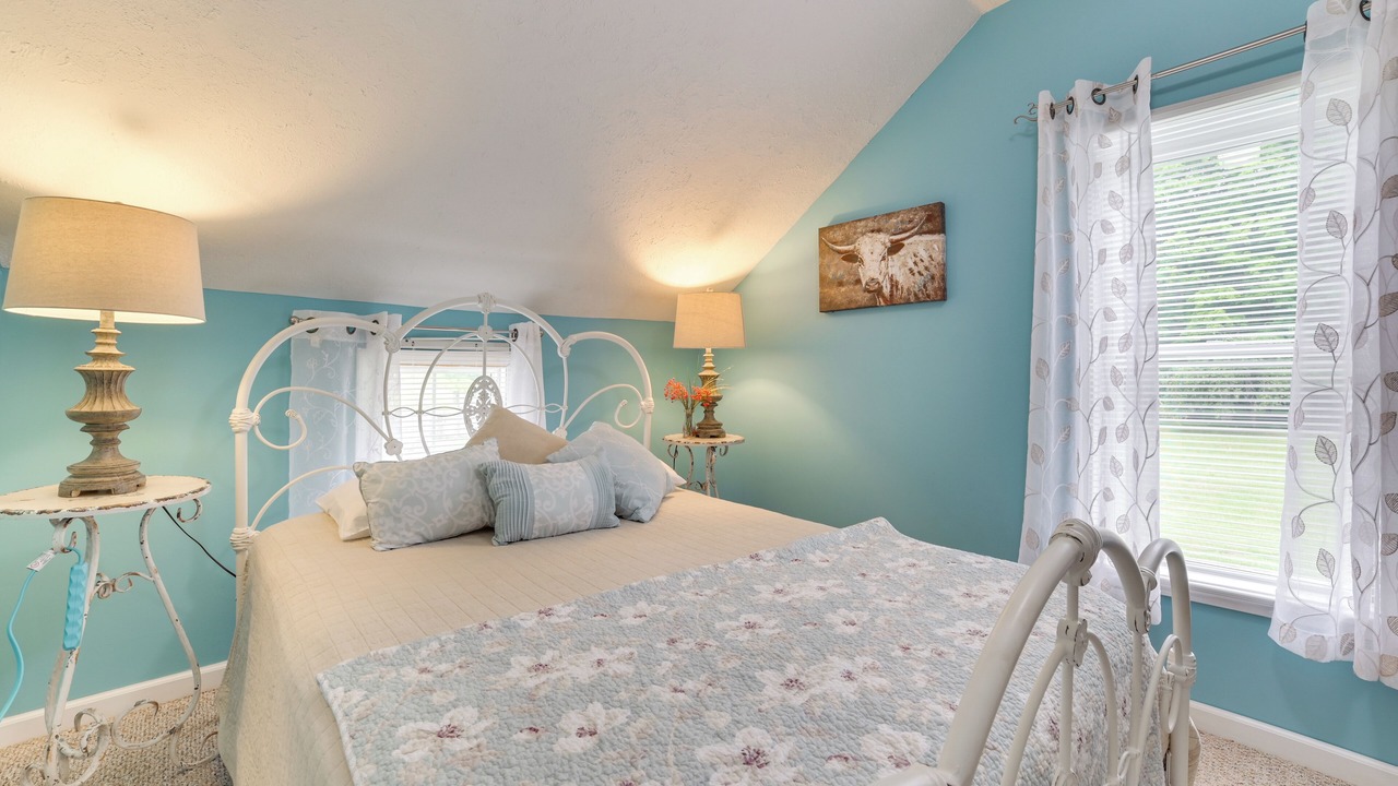 Photo of Livingroom in Fife Lake