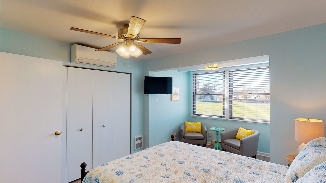 Photo of Bedroom in Oak Harbor
