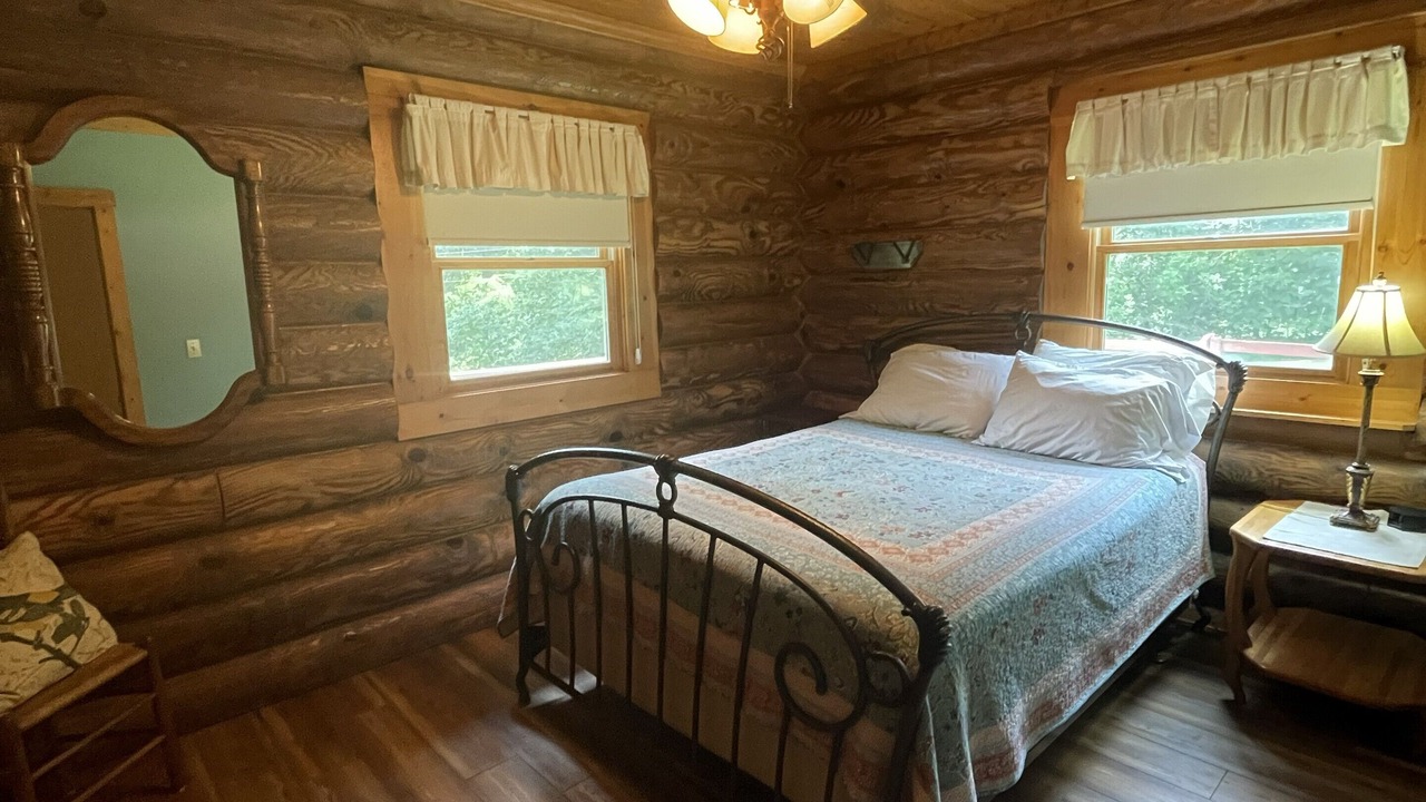 Photo of Bedroom in Gnaw Bone