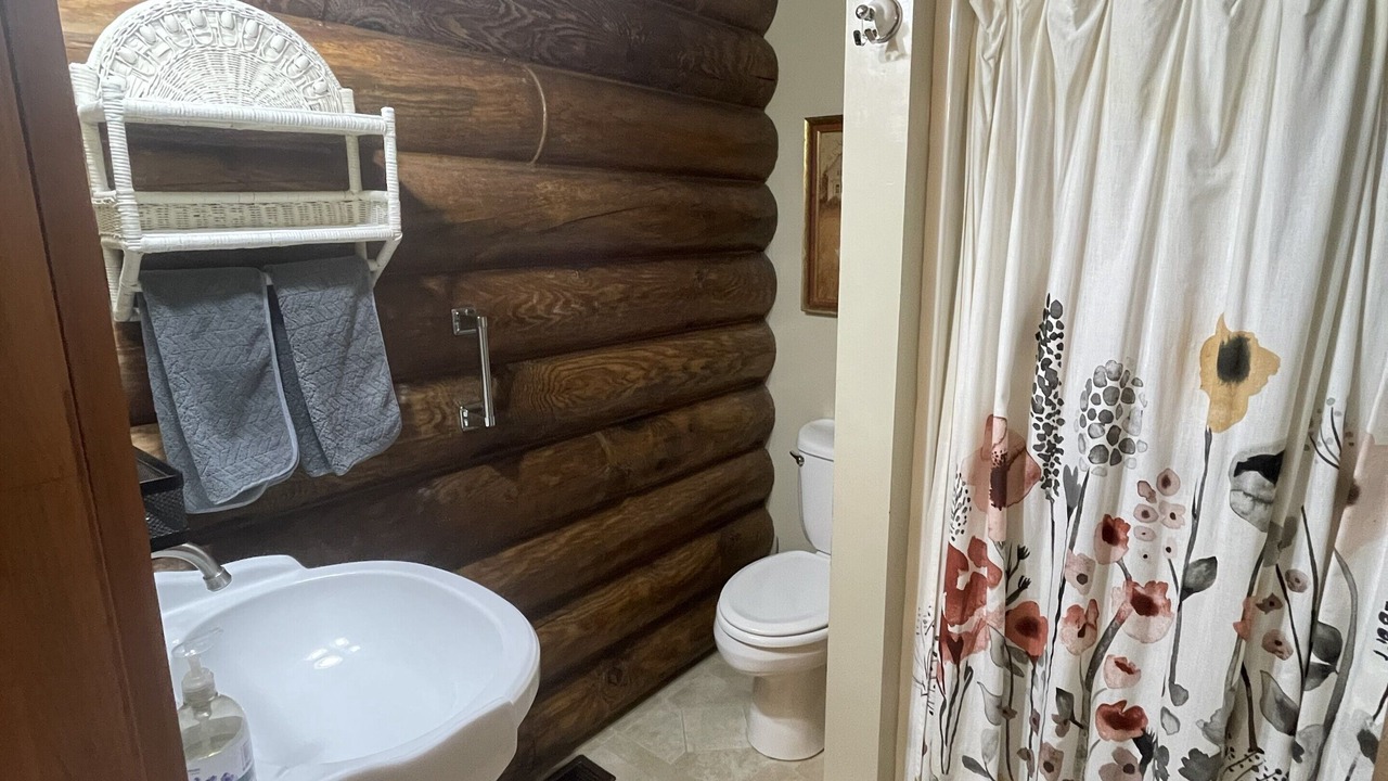 Photo of Bathroom in Gnaw Bone