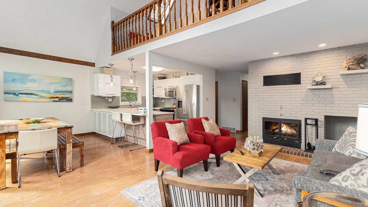 Photo of Livingroom in Montague