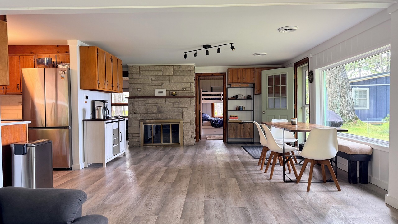Photo of Livingroom in Montague