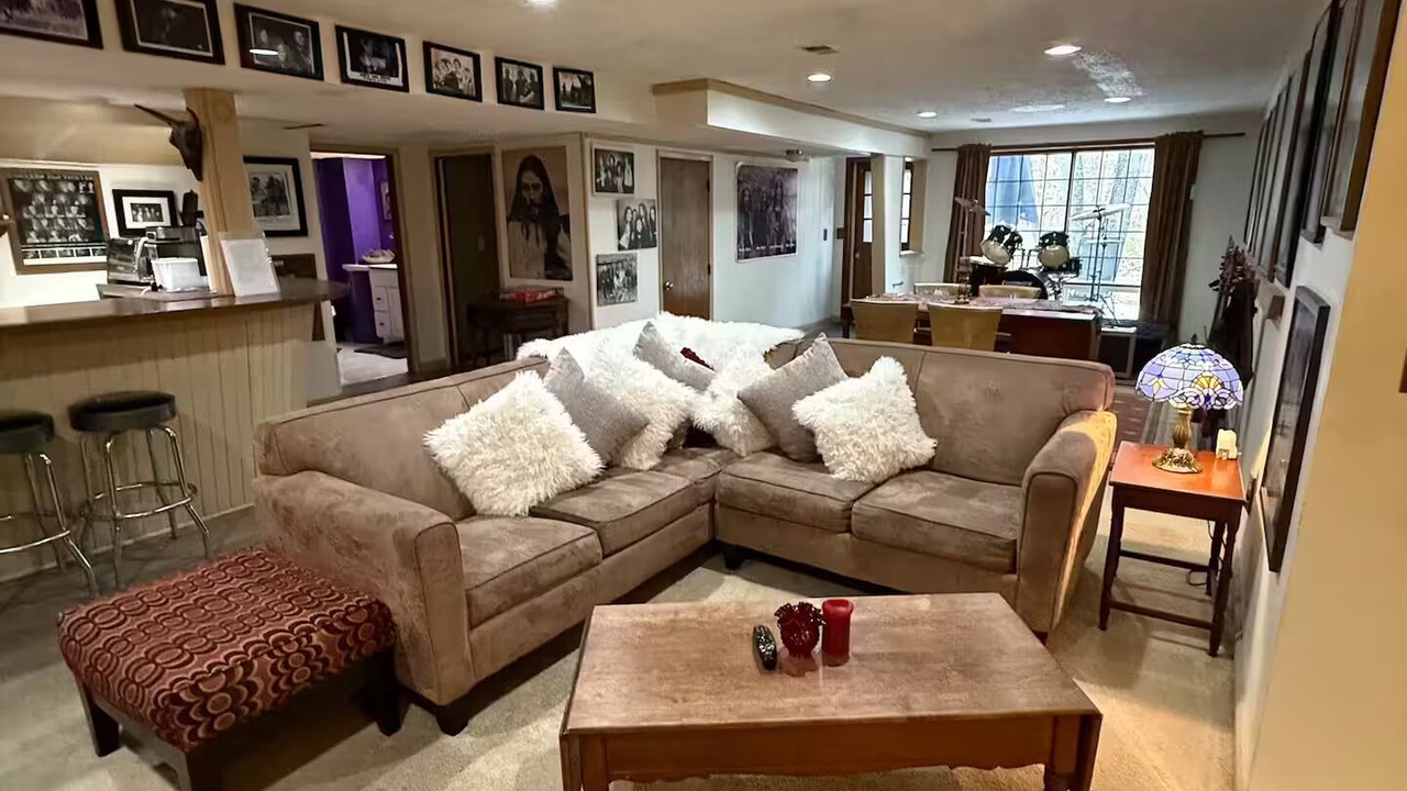 Photo of Livingroom in South Lyon