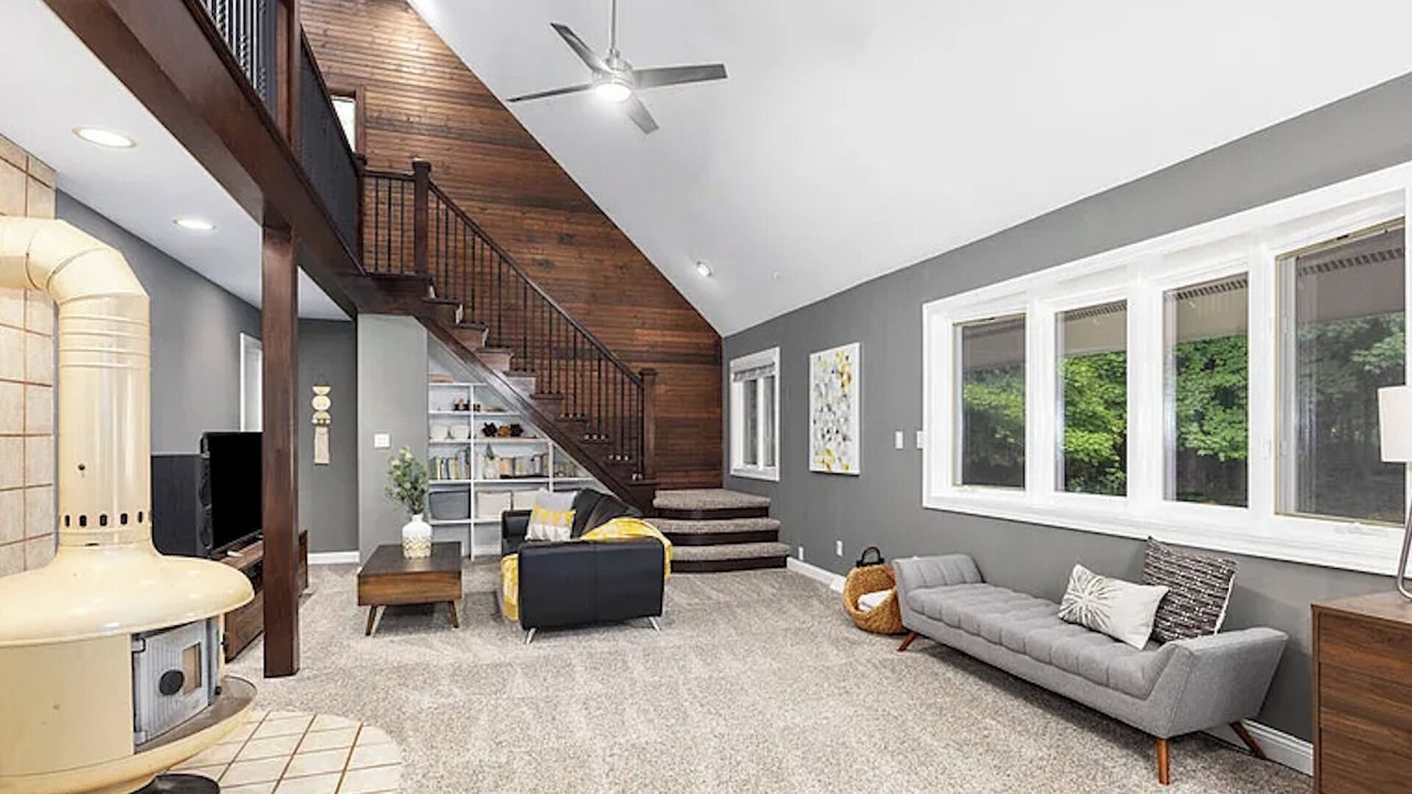 Photo of Livingroom in Ada