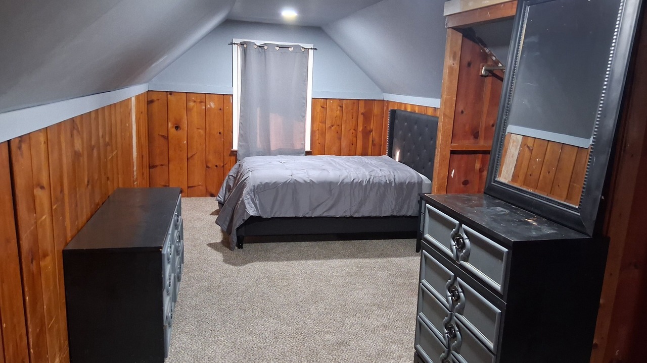 Photo of Bedroom in Flint