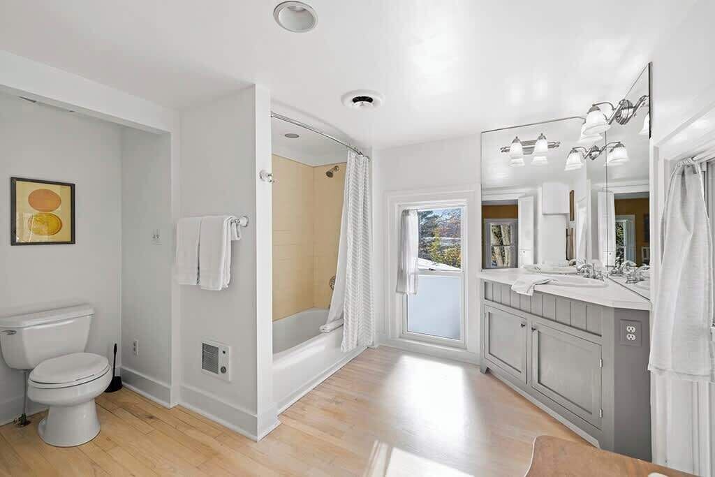 Photo of Bedroom in Three Oaks