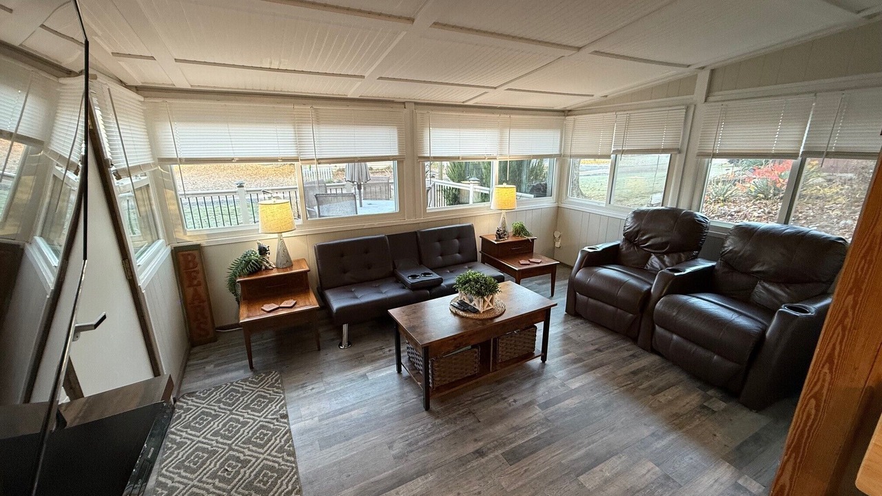 Photo of Livingroom in Hillsdale