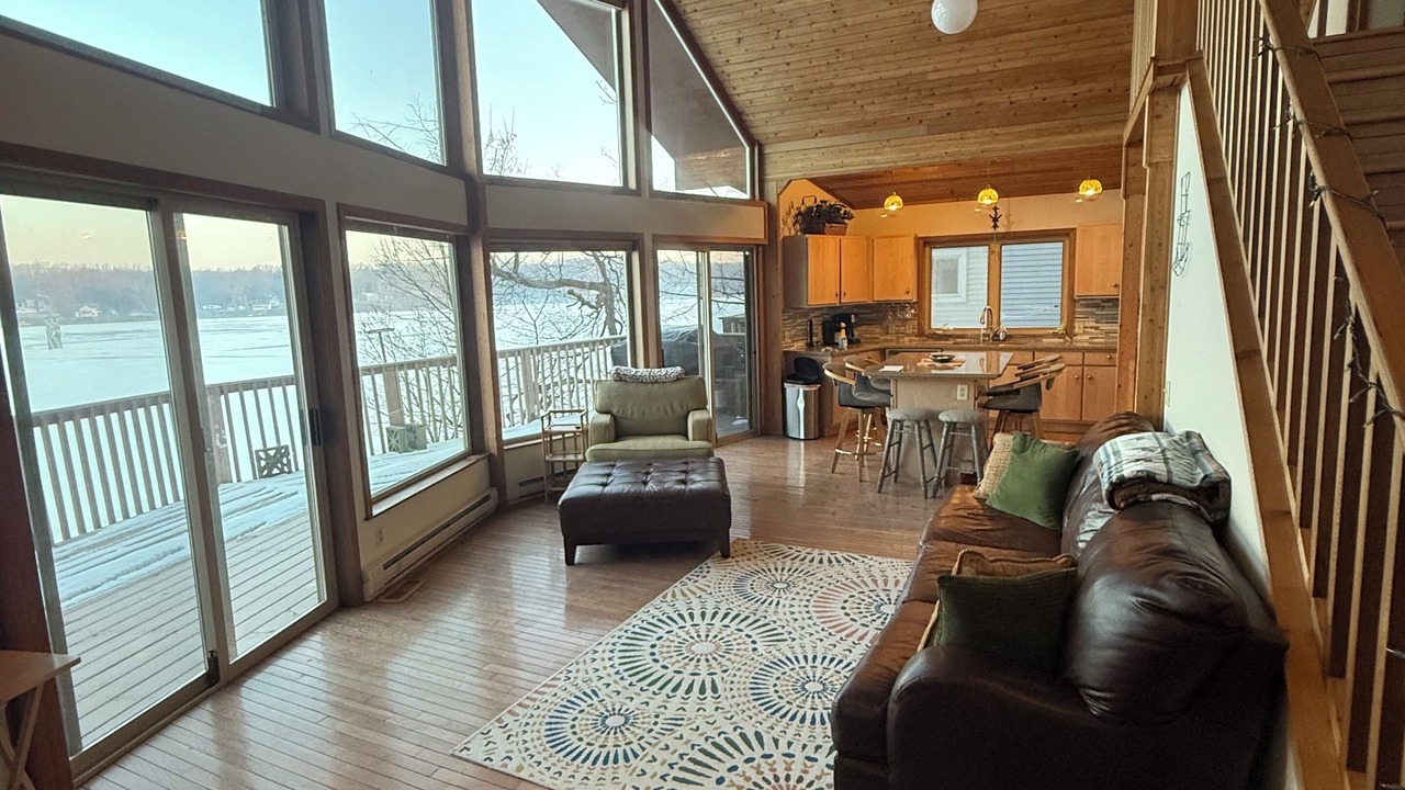 Photo of Livingroom in Delton