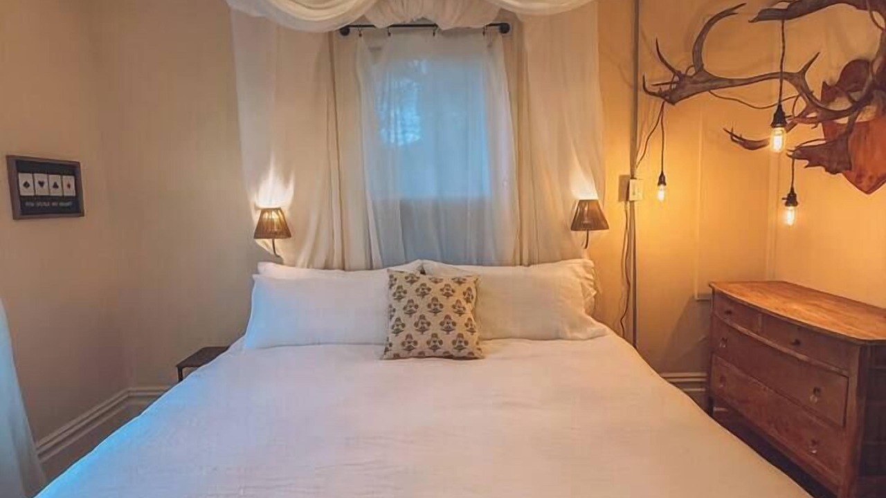 Photo of Bedroom in Niles