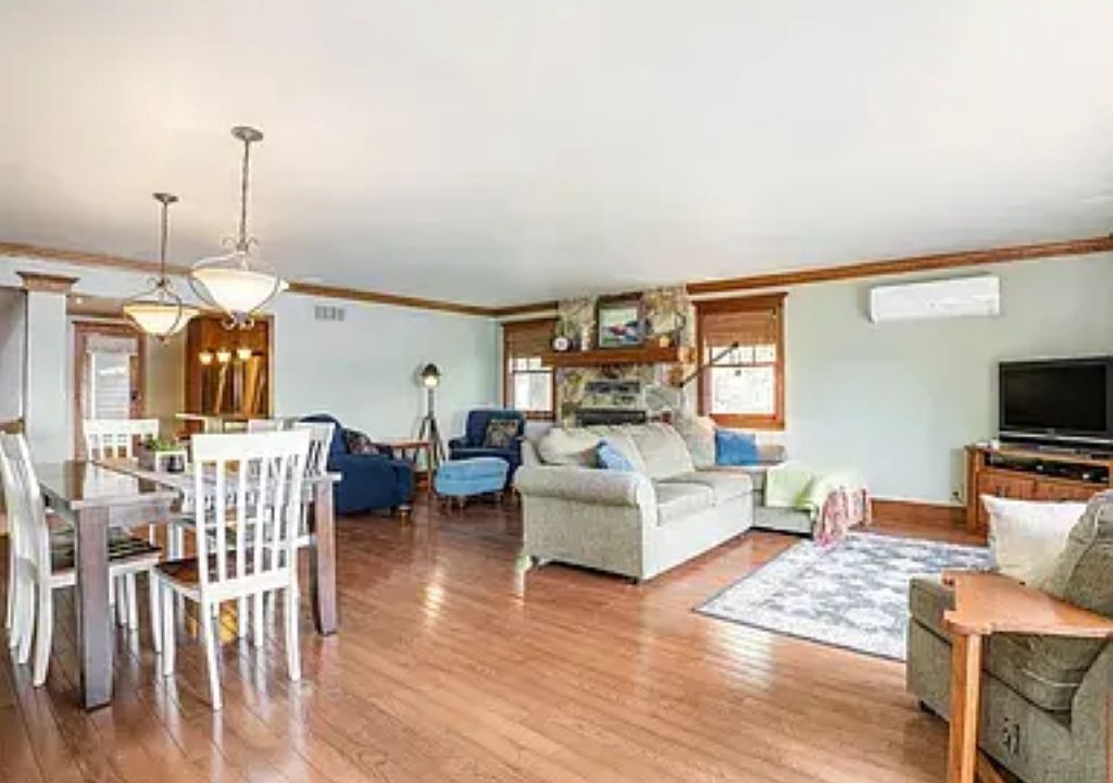 Photo of Livingroom in Six Lakes
