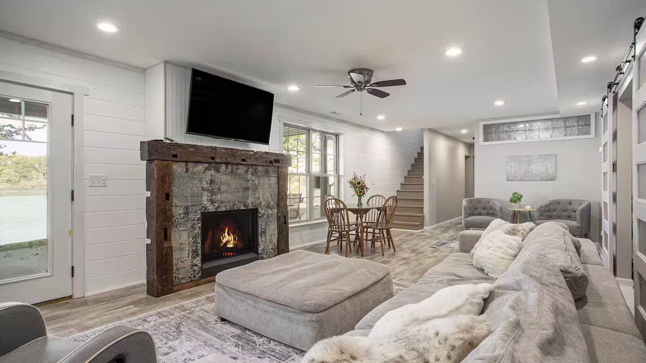 Photo of Livingroom in East Leroy