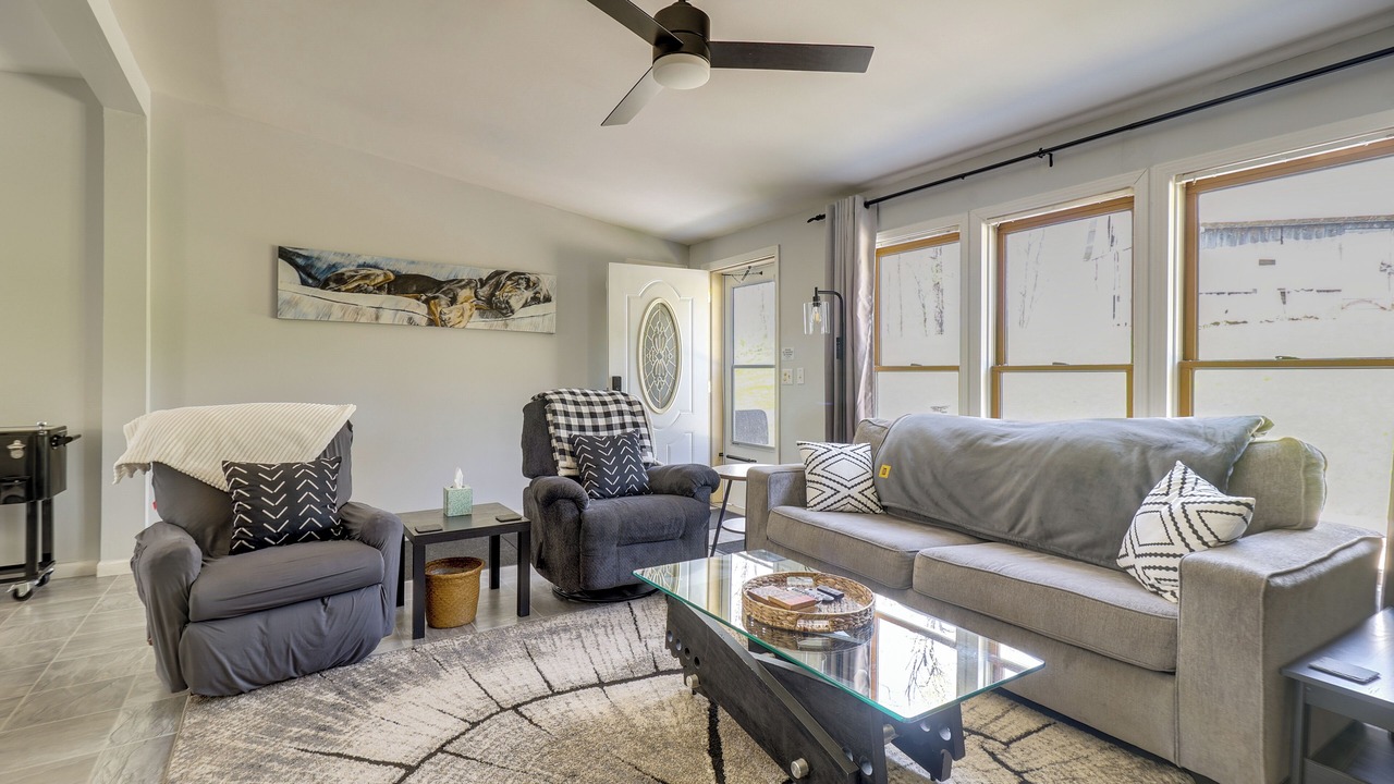 Photo of Livingroom in Frontier