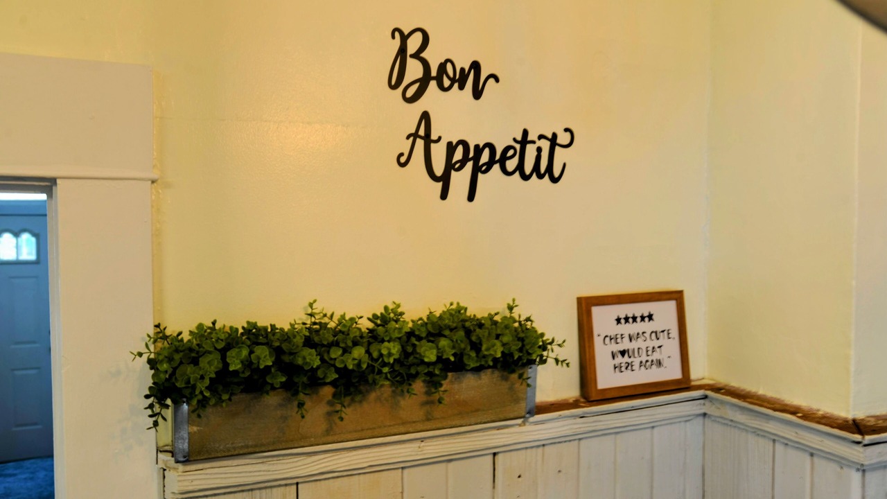Photo of Others in Bourbon