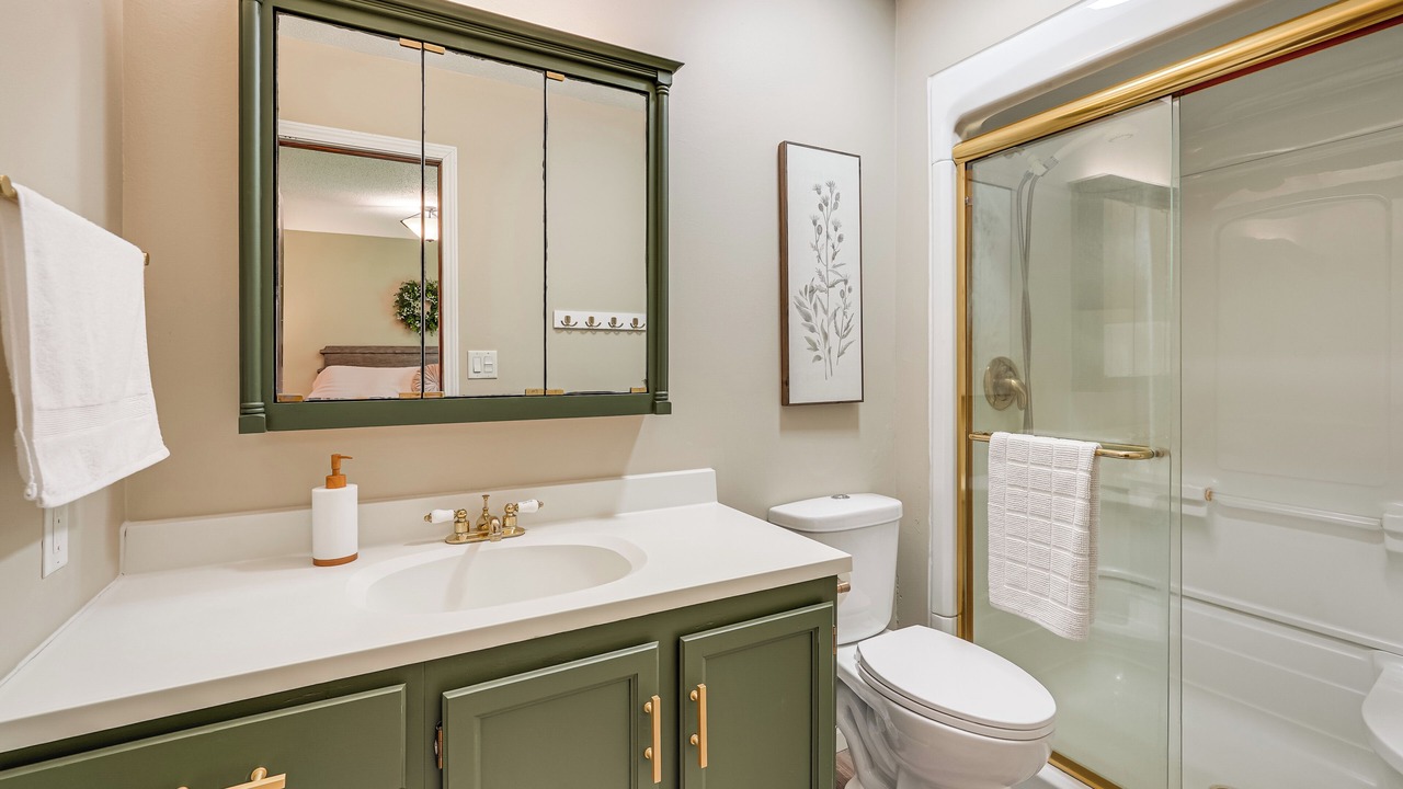 Photo of Bathroom in Hemlock