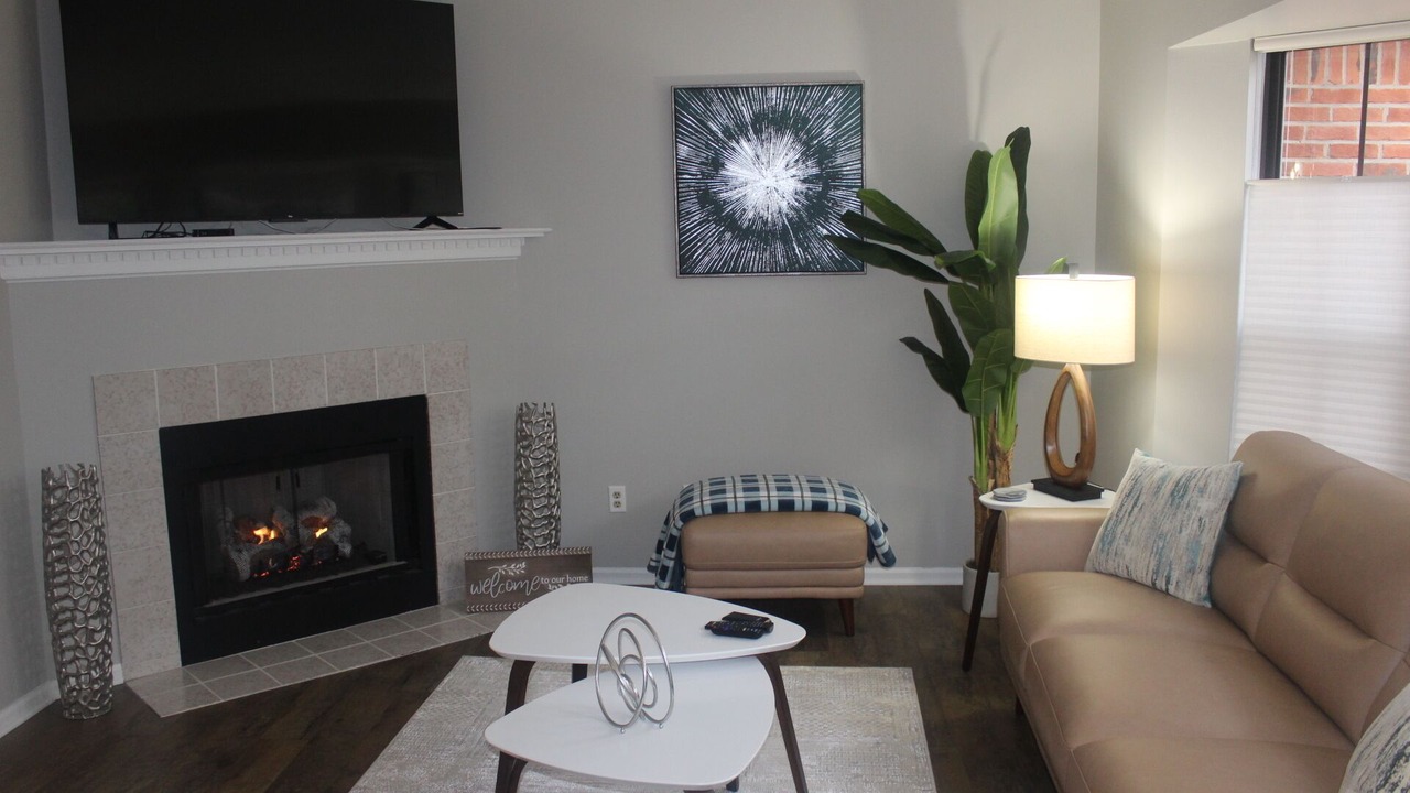 Photo of Livingroom in West Bloomfield
