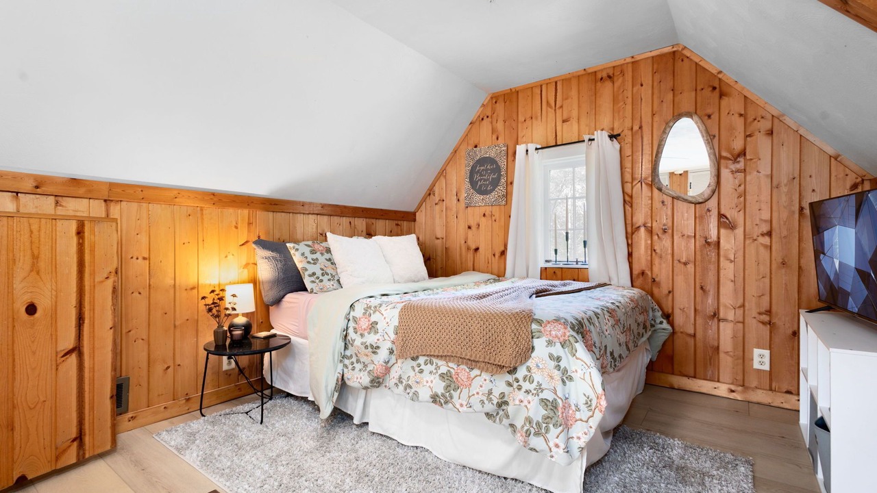 Photo of Bedroom in Niles