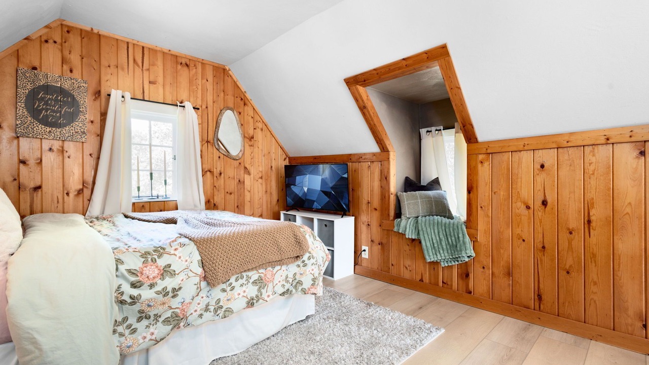 Photo of Bedroom in Niles